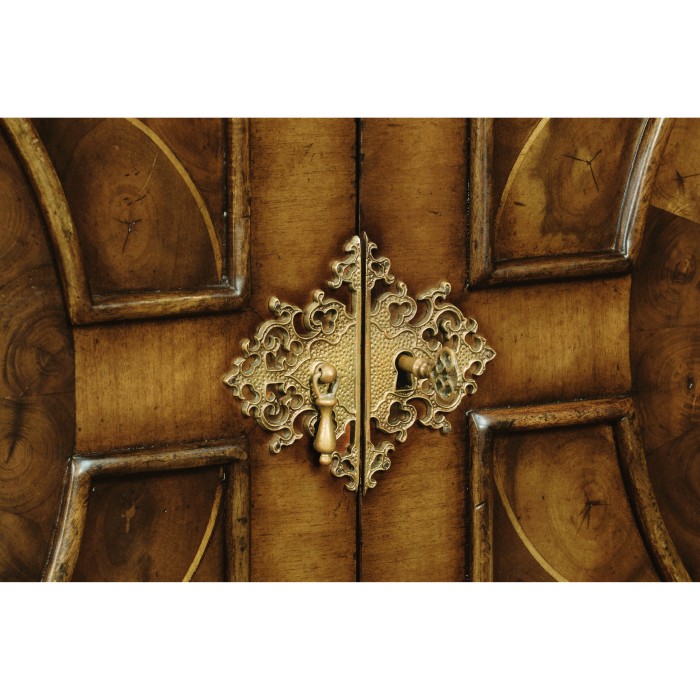 William & Mary Walnut & Oyster Secrétaire Cabinet 
