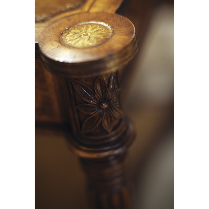 Rope twist writing table