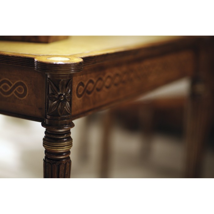 Rope twist writing table