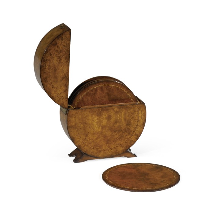 Circular Walnut & Inlay Placemat Box
