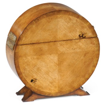 Circular Light Walnut & Butterfly Inlay Placemat Box