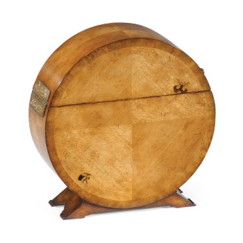 Circular Light Walnut & Butterfly Inlay Placemat Box