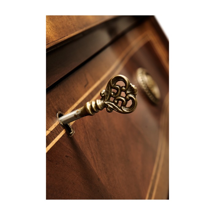 Mahogany Chest of Drawers with Raised Base