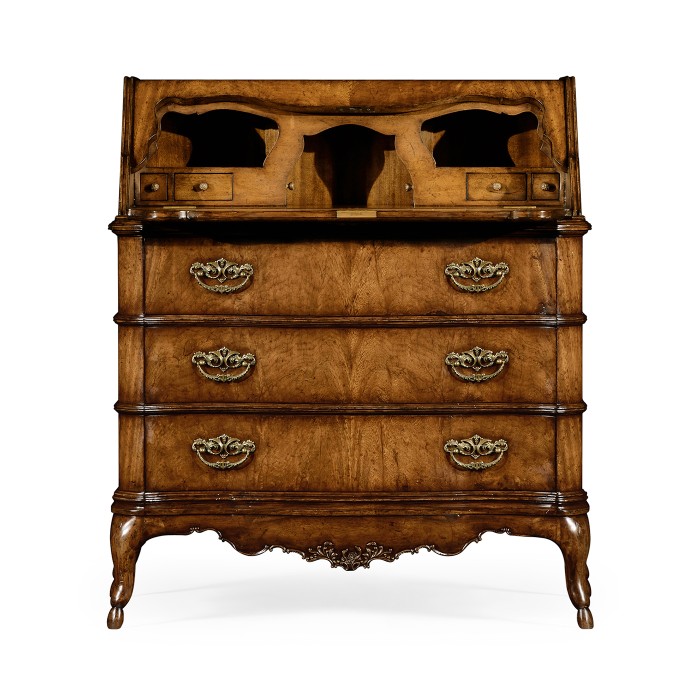 Early Georgian bureau (Walnut)