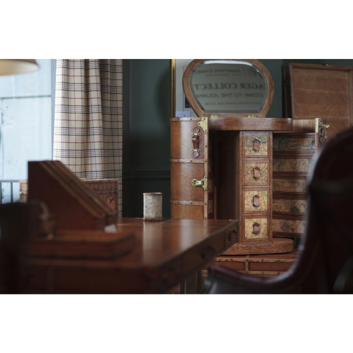 Travel Trunk Style Metamorphic Dressing Table