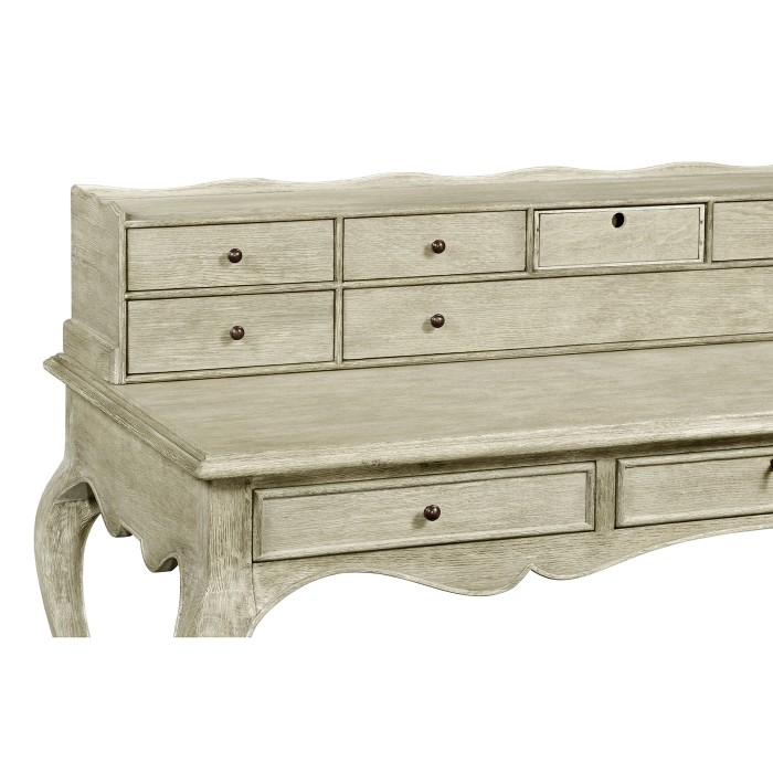 Arles Desk